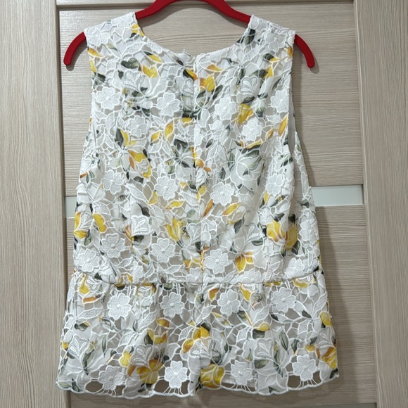 White house black market lemon print Lace peplum top Size 12 - Picture 9 of 10